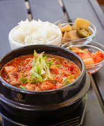 korean kimchi jjigae by omnivorousadam