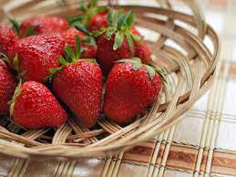 eat strawberries when trying to lose weight