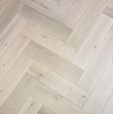 In herringbone flooring, the floorboards are all cut to the same length and each successive rectangular board is laid out at a 90° angle to create a zigzag pattern. Rustic Matt Lacquered Parquet Herringbone Engineered Wood Flooring Trendy Flooring