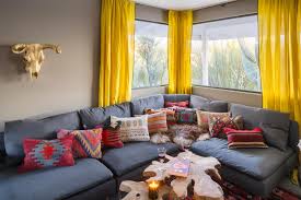 decorate a sectional with throw pillows