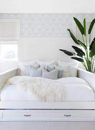 White Wooden Daybed With Trundle