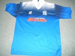 It is located within the historic county of glamorgan (morgannwg) on the bristol channel at the mouth of the river taff, about 150 miles (240. Cardiff City Home Fussball Trikots 1996 1997 Sponsored By South Wales Echo