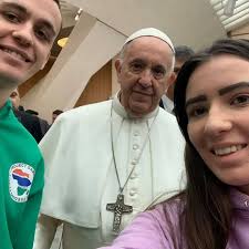 Pope francis ended his visit to panama encouraging young people to make their dreams come true. Young Scots Couple Grab Once In A Lifetime Selfie With Pope Francis Daily Record