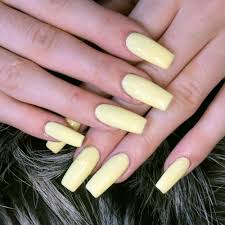 28 Celebrity Light Yellow Nail Polish Photos Steal Her Style