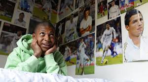 Real madrid have reportedly reached a world record deal in principle to sign kylian mbappe from monaco for 180 million euros ($210m, £160m), closing one of the hottest transfer sagas of the summer. Mbappe Sr Kylian Would Have Joined Real Madrid If Zidane Hadn T Become Assistant Coach As Com