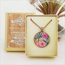Crystal Ashley - Circle Necklace: Hibiscus - Sentiments Flowers