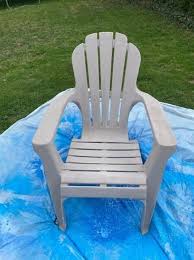 how to spray paint plastic chairs and