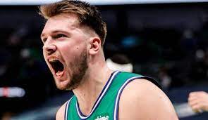 Doncic celebrates after finally getting a three to fall in the 4th. Janr0oi3vnwcgm