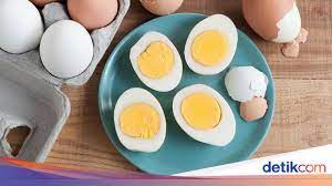 Manfaat telur ayam rebus jika dikonsumsi secara rutin bukan hanya tentang menangkal kolesterol, melainkan juga berkaitan dengan kesehatan lainnya. 3 Hal Penting Tentang Telur Rebus Yang Perlu Kamu Ketahui