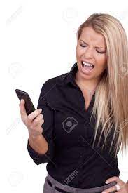 欲求不満の彼女の携帯電話を見て、彼女は白で隔離画面発信者番号認識読みをしかめっ面の呼び出しを待っている美しい金髪の女性の写真素材・画像素材 Image  17862073
