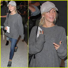 julianne hough stuns without makeup at