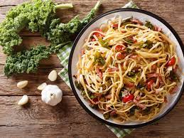 Спагетти с капустой, беконом и сыром: лучшая идея для идеального обеда