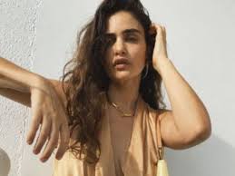 Gabriel is borne in the bible by one of the seven archangels, the herald of good news who appeared to mary to announce her pregnancy and the impending birth of the christ child. Gabriella Hot Photos Arjun Rampal S Ladylove Gabriella Demetriades Flaunts Her Toned Legs In Blue Swimwear