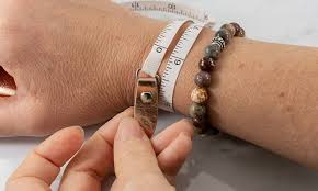 If using a plain strip of paper, mark your strip with a pen where the end of the bracelet needs to be. Bracelet Sizing Jacquelineleanor