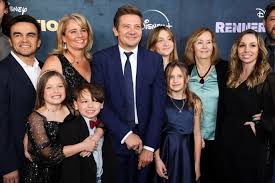 jeremy renner attends first red carpet