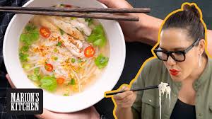 how to make thai en noodle soup