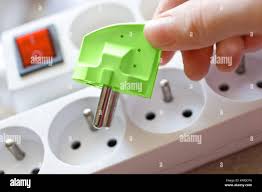 zelená energie - elektrická energie - zásuvka a zástrčka - energetický  štítek Stock Photo - Alamy