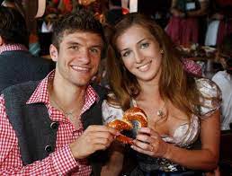 Lisa is very supportive of her husband. Bayern Germany On Twitter Thomas Muller Have A Child I M Very Busy It S Hard To Be A Footballer And A Full Time Dad Bild Am Sonntag