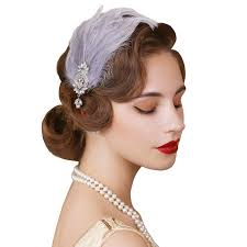 Additionally, you should conjoin all your hair and comb it towards the back of the head. Flapper Hairstyles For Long Hair 5 Looks You Ll Love In 1920s Vintage Retro