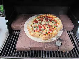 turn an old gas grill into a pizza oven