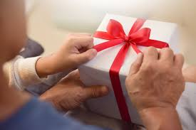 five gifts for elderly pas staying