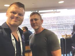 À 16 ans, il dispute son premier match avec l'équipe première. John Arne Riise On Twitter Had The Great Pleasure To Watch The Game Last Night With Mr Bond Himself I M A Massive Fan And Had A Great Time Talking About Football And
