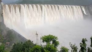 नर्मदा नदी पर बने सरदार सरोवर बांध के 30 गेट बंद किए - narmada river sardar  sarovar dam 30 gate closed after madhya pradesh decision - AajTak