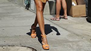 10 Spray Tan Tips You Absolutely Need To Know Before Your