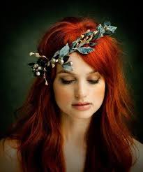 Take a soft copper base even further by brightening it up with strokes of honey and gold. Beautiful Red Hair Possible Young Druid Lady Or Celtic White Witch Bright Red Hair Shades Of Red Hair Red Hair Color