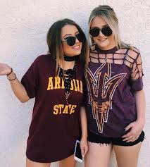 Here in the south, fall means cooler weather, pumpkin spice and college football! Pinterest Prada Ise Gameday Outfit Tailgate Outfit Tailgate Clothes