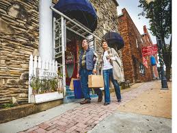 Branson landing where shopping, dining and entertainment take center stage, with over 100 specialty stores, restaurants, branson condos, hilton promenade hotel, branson nightly rentals, concerts, and a fire and water fountain show. Shopping In Branson Explore Branson