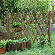Expanding Wooden Fence Trellis Barrier