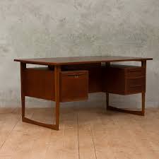 This stylish home office desk offers an ample desk space together with an additional flip. Danish Mid Century Modern Free Standing Executive Desk Future Antiques