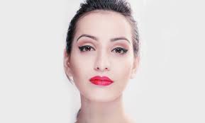 eyelash extensions makeup artist
