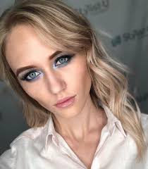 Get your team aligned with. 10 Chic Makeup Ideas For Women With Blonde Hair And Blue Eyes