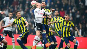 Spielabbruch! Beşiktaş-Trainer im Derby gegen Fenerbahçe von Fans verletzt  - Eurosport