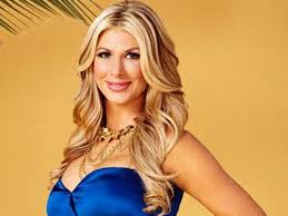 alexis bellino shows off how she looks