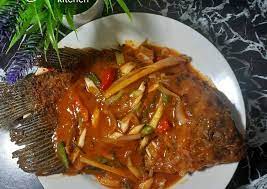 Menu ikan gurame saus padang dapat disajikan sebagai menu makan siang yang mengundang selera. Resep Gurame Saus Padang Yang Nikmat