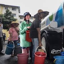 In june, a plant treating water from sungai semenyih was temporarily shut following pollution from an oil palm processing factory. Even Emily Got Affected By Selangor Water Crisis Malaysia