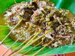 Nggak terlalu sulit menemukan sate babi yang punya rasa gurih dengan tekstur daging yang empuk. 10 Rekomendasi Sate Padang Paling Enak Di Sumatera Barat Sate Padang