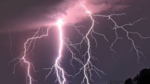 Prononciation de orage définition orage traduction orage signification orage dictionnaire orage quelle est la définition de orage. En Images En Auvergne Un Chasseur D Orages Traque Les Eclairs