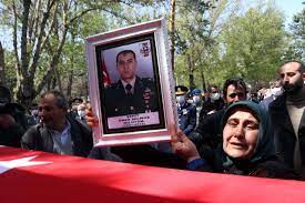 Der Oberleutnant der Märtyrer wurde auf seine letzte Reise nach Kayseri  geschickt - Wikiforlive