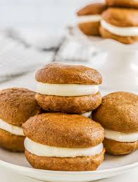 pumpkin e whoopie pies with