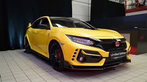 It is available in 6 colors, 1 variants, 1 engine, and 1 transmissions option: Watch 2021 Honda Civic Type R Limited Edition Hit 180 Mph