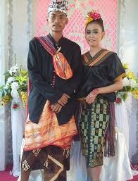 Nama betawi menjadi nama pakaian tradisional karena orang asli jakarta memang suku betawi. Inilah 34 Pakaian Adat Tradisional Di Indonesia Indozone Id