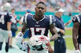 American football star antonio brown has sparked concern after sharing an instagram video showing kids in a moving car 'without a seatbelt'. Antonio Brown Inside Patriots Wr S Rocky Relationship With Girlfriend