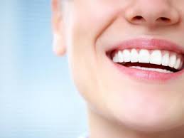 Usai mengetahui penyebabnya, maka ada cara yang bisa anda lakukan untuk mengatasi masalah gigi yang berubah warna itu. Tips Memutihkan Gigi Dengan Garam Indozone Id
