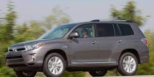 Its base configuration gets up to 20 miles per gallon in the city and up to 25 miles on the highway. 2011 Toyota Highlander Hybrid Review Notes A Green Suv With Too Many Tradeoffs