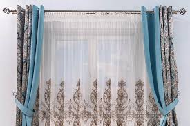 how to hang eyelet curtains