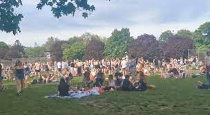 Последние твиты от trinity bellwoods & park (@trinitybellwood). Mostly White Covidiots At Trinity Bellwoods Park Think The Rules Don T Apply To Them They Re Right The Star